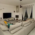 Beautiful House With Pool & View 빌라