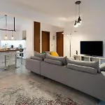 Beautiful House With Pool & View 빌라 *