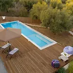 빌라 Beautiful House With Pool & View Falanthi
