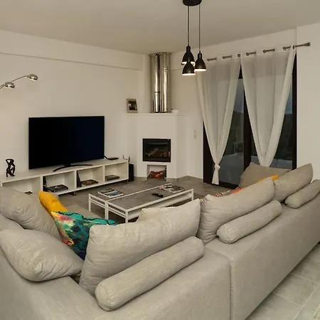 Beautiful House With Pool & View فيلة