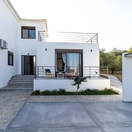 Villa Beautiful House With Pool & View Falanthi