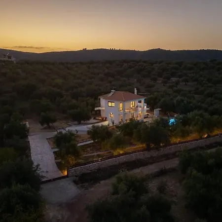 Beautiful House With Pool & View Villa