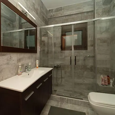 Beautiful House With Pool & View