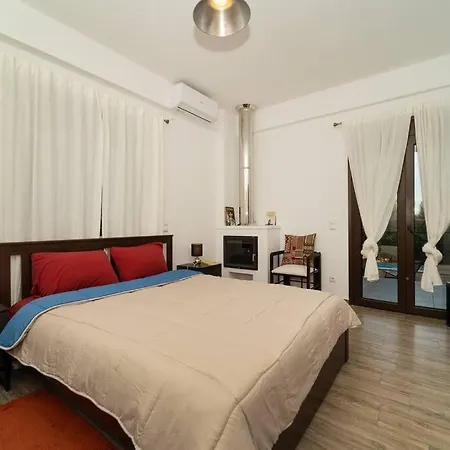 Beautiful House With Pool & View