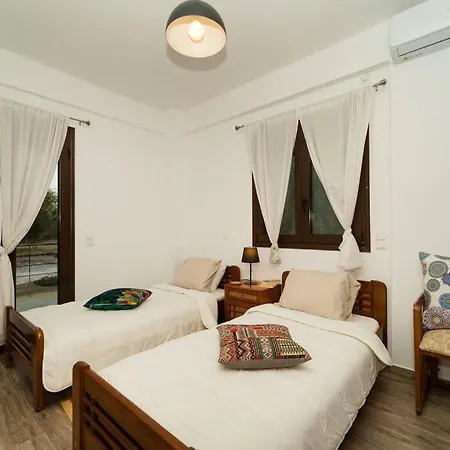 Beautiful House With Pool & View * Falanthi