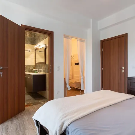 Beautiful House With Pool & View *