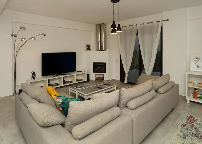 Beautiful House With Pool & View Villa