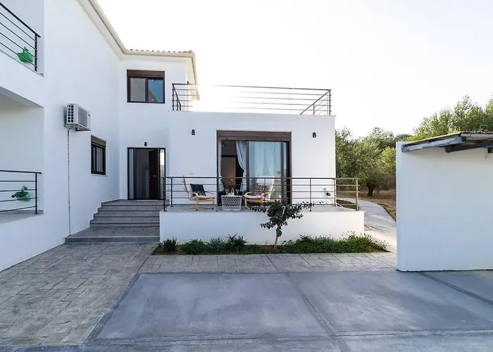 Villa Beautiful House With Pool & View Falanthi