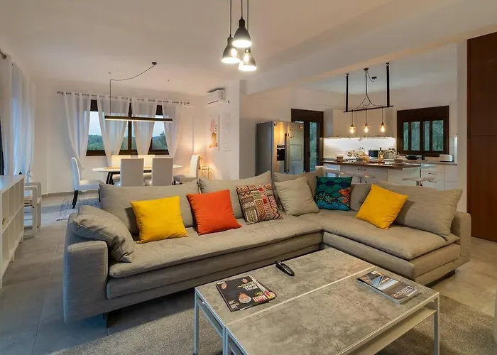 Beautiful House With Pool & View * Falanthi