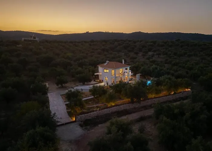Beautiful House With Pool & View Villa