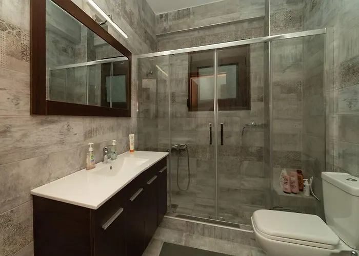 Beautiful House With Pool & View